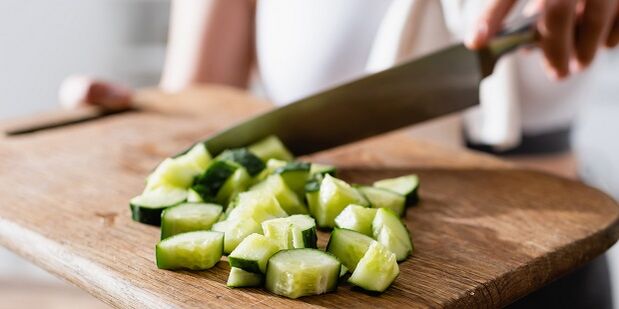 Cucumbers are a low-calorie vegetable for unloading