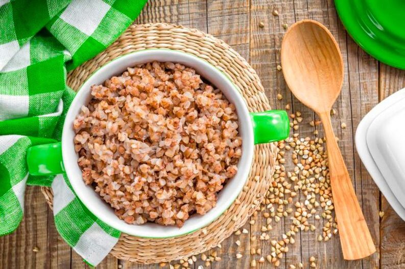 Loose buckwheat porridge in the diet for those who want to lose weight