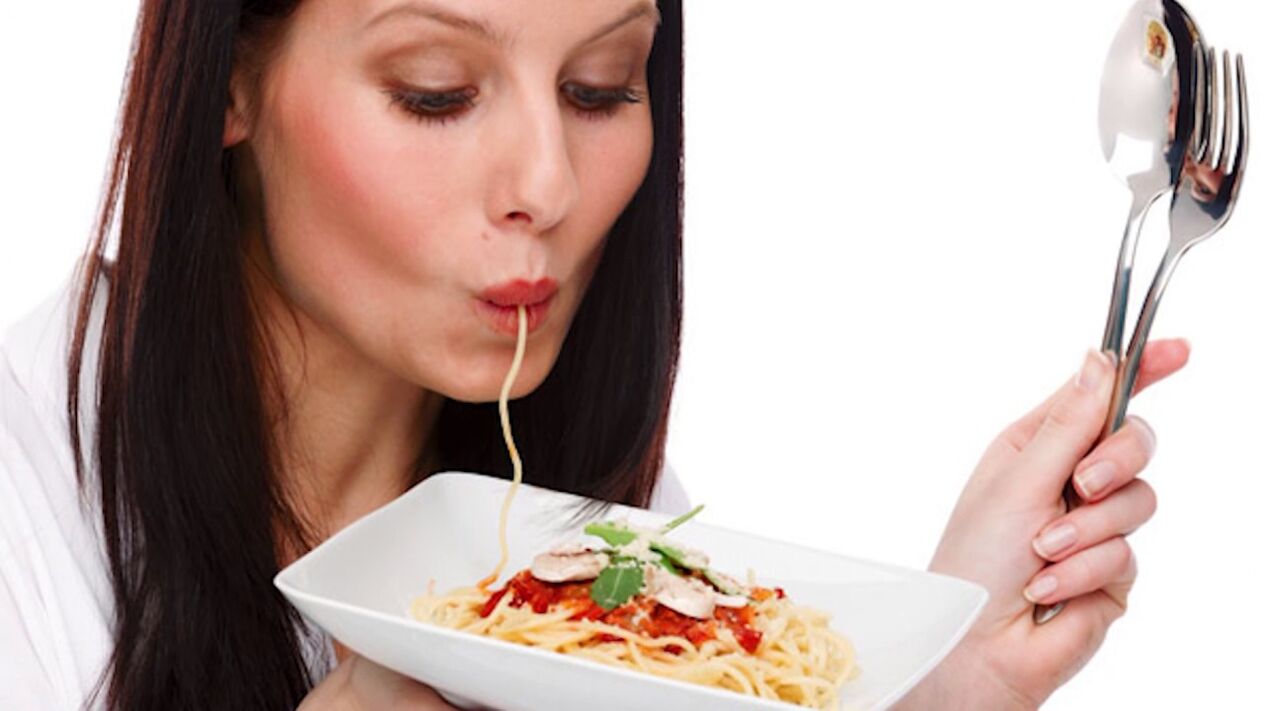 a woman eating spaghetti to lose weight