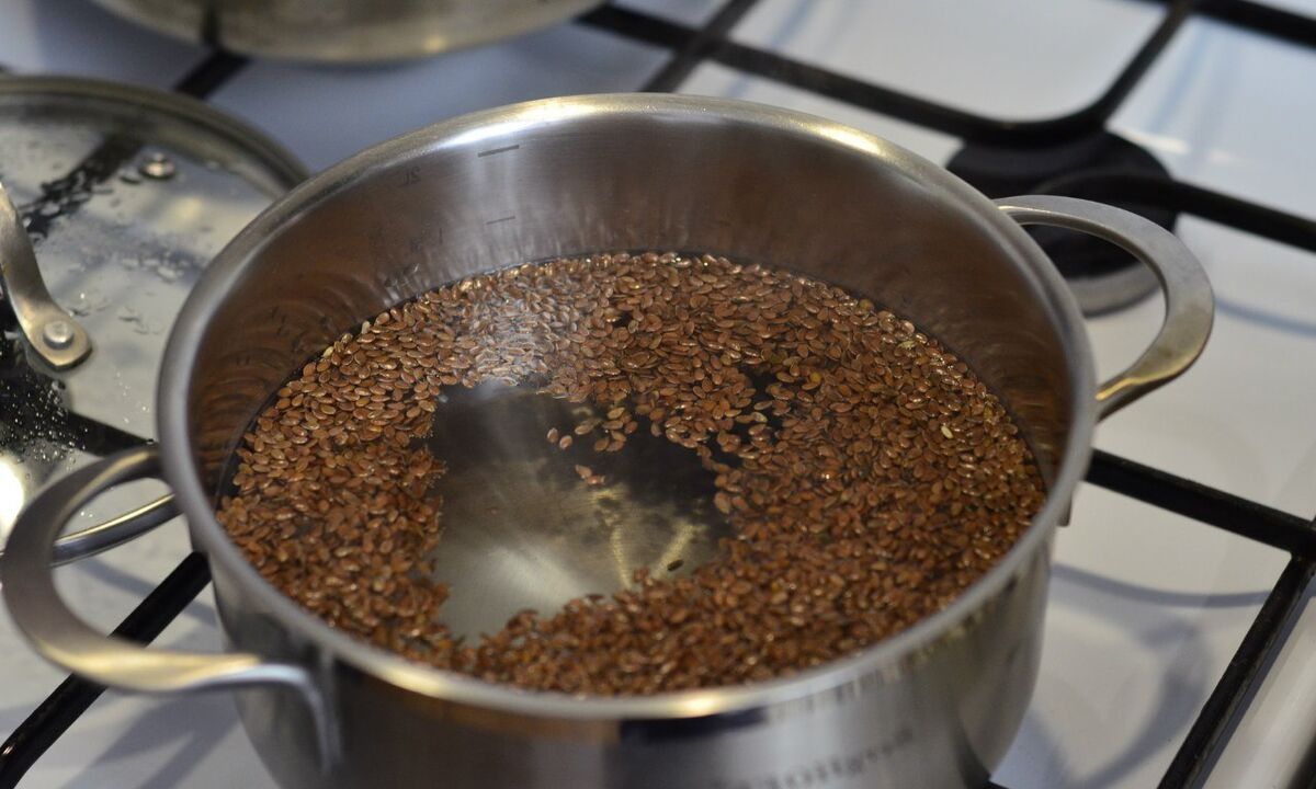 One of the options for eating flax seeds is decoction